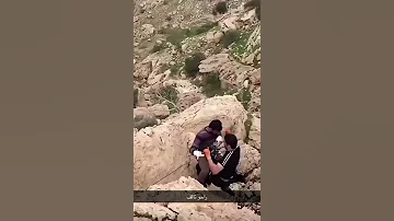 سقوط شخصين من اعلى الجبل 