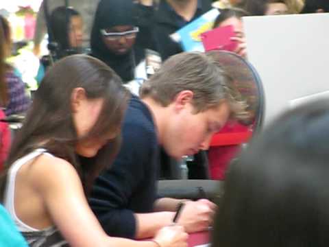 5/1/10 - Sterling Knight & Danielle Campbell signing autographs in
