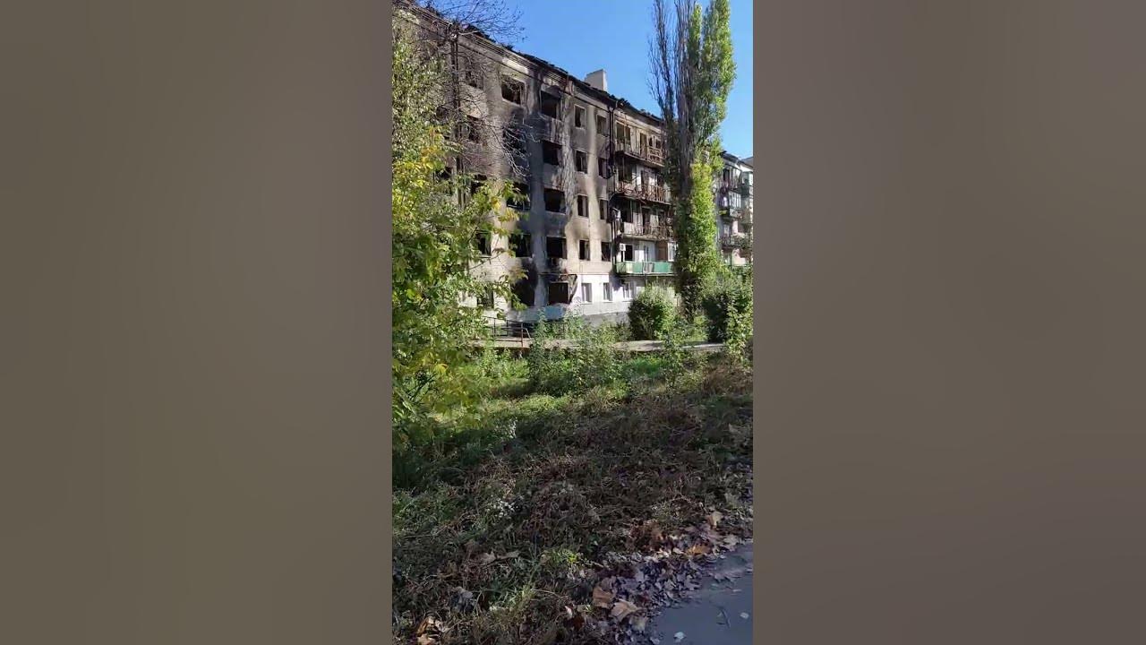 Разрушенные дома в Лисичансе - YouTube