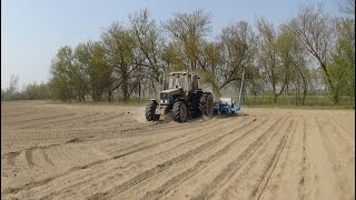МТЗ 1221 с Monosem ng3+ сеет кукурузу.Поклонникам "скорее бы в поле" посвящается ;) МТЗ 1221 с Monosem ng3+ сеет кукурузу.Поклонникам "скорее бы в поле" посвящается ;)
