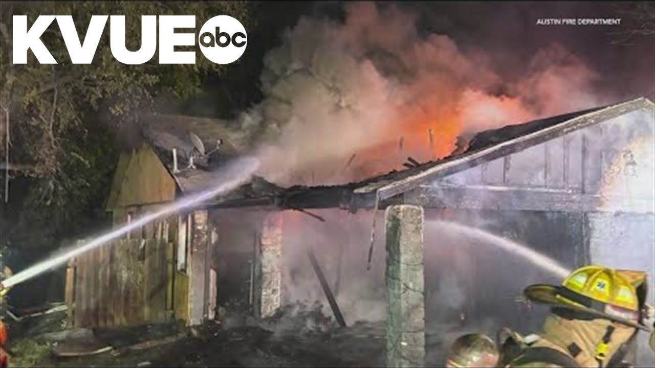 Southeast Austin duplex fire leaves 5 without a home - YouTube