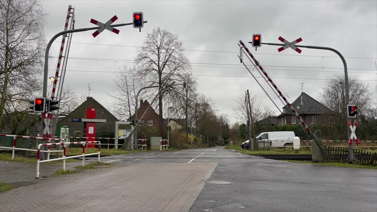Spoorwegovergang Praest (D) // Bahnübergang // German Railroad Crossing
