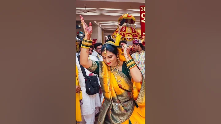श्रीमननारायण कीर्तन पर नाच 💃 उठे अनिरुद्धाचार्य जी और उनकी पत्नी #dance #dhol #anirudh #short