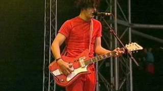 The White Stripes - Little Room, Dead Leaves And The Dirty Ground. Glastonbury 2002. 1/16