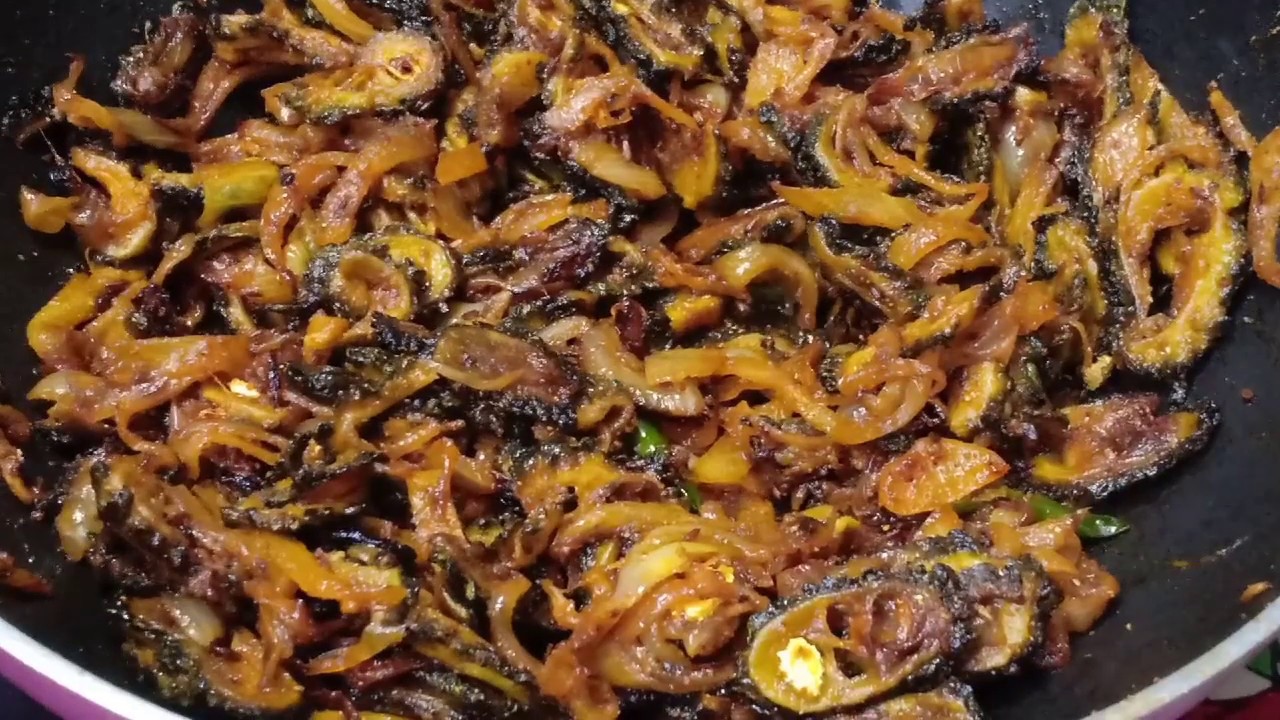 बिना कडवा लगे सब्जी Crispy Karela Fry recipe Bittergourd Onion