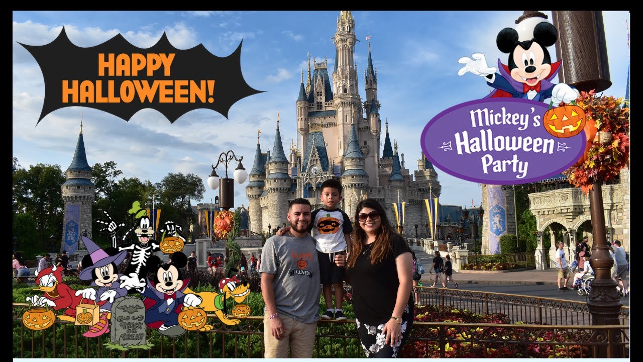 TRICK OR TREATING AT THE MAGIC KINGDOM WALT DISNEY WORLD!!! - YouTube
