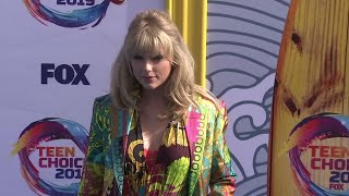 Taylor Swift, Zendaya hit blue carpet at Teen Choice Awards Net Worth