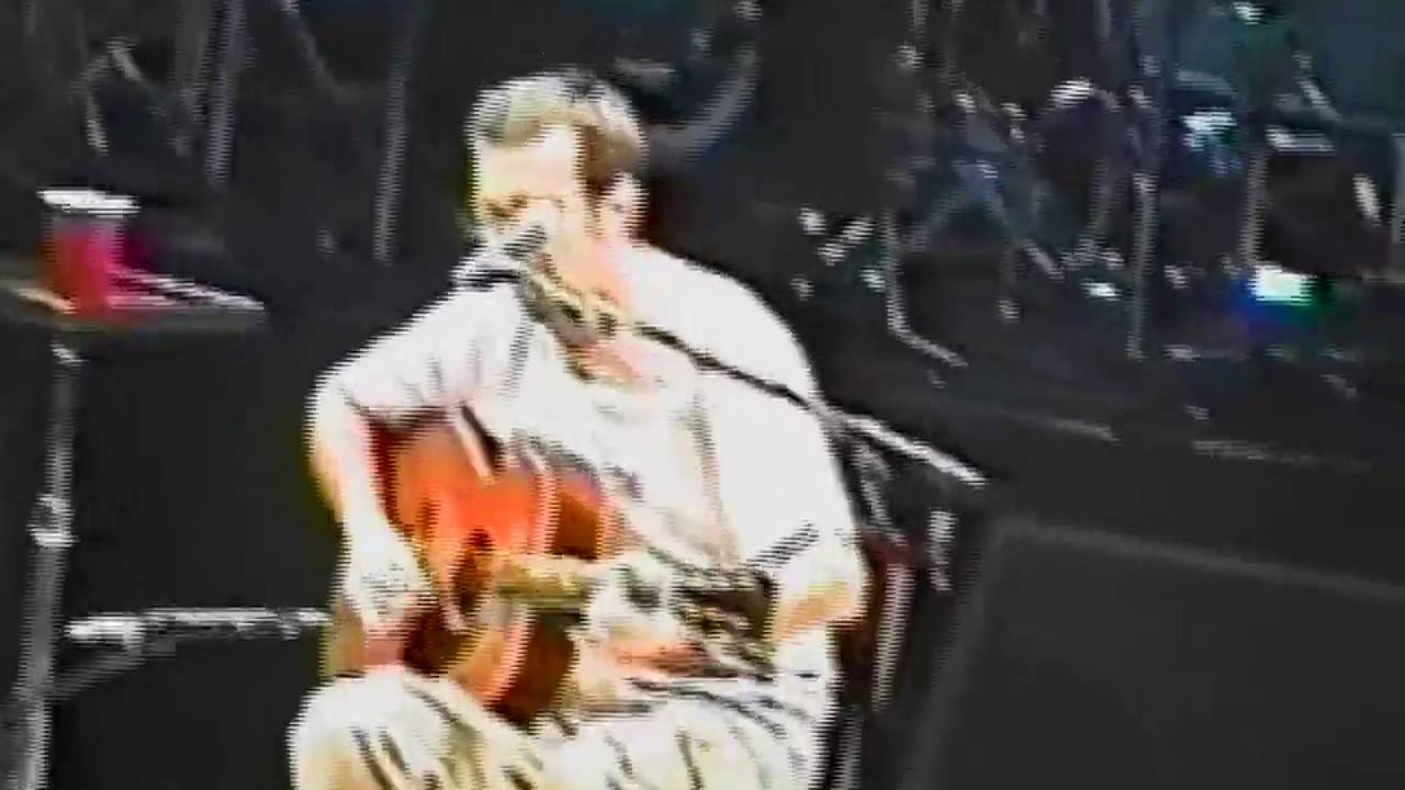 Eric Clapton - 1997-10 17 Budokan Hall, Tokyo Japan. - YouTube