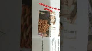 Simitçi Amca Simit Dağıtırken