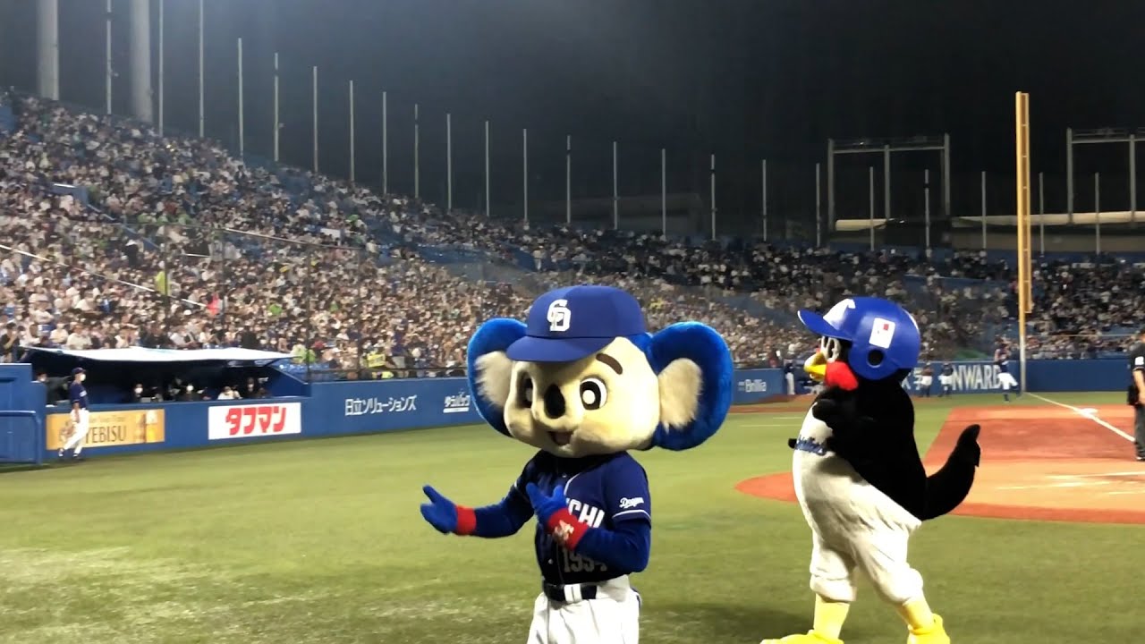 ドアラも一緒に！つば九郎空中くるりんぱ | 2022年9月2日中日戦