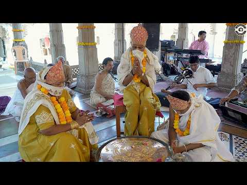 નવીનભાઈ અને મીનાબેન ના ઉપધાન તપ નિમિતે શ્રી સિદ્ધચક્ર મહાપૂજન ...
