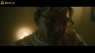 Monster: The Jeffrey Dahmer Story Episode 1 Scary Scene: Tracy Edwards Escapes From Jeffrey Dahmer Resimi