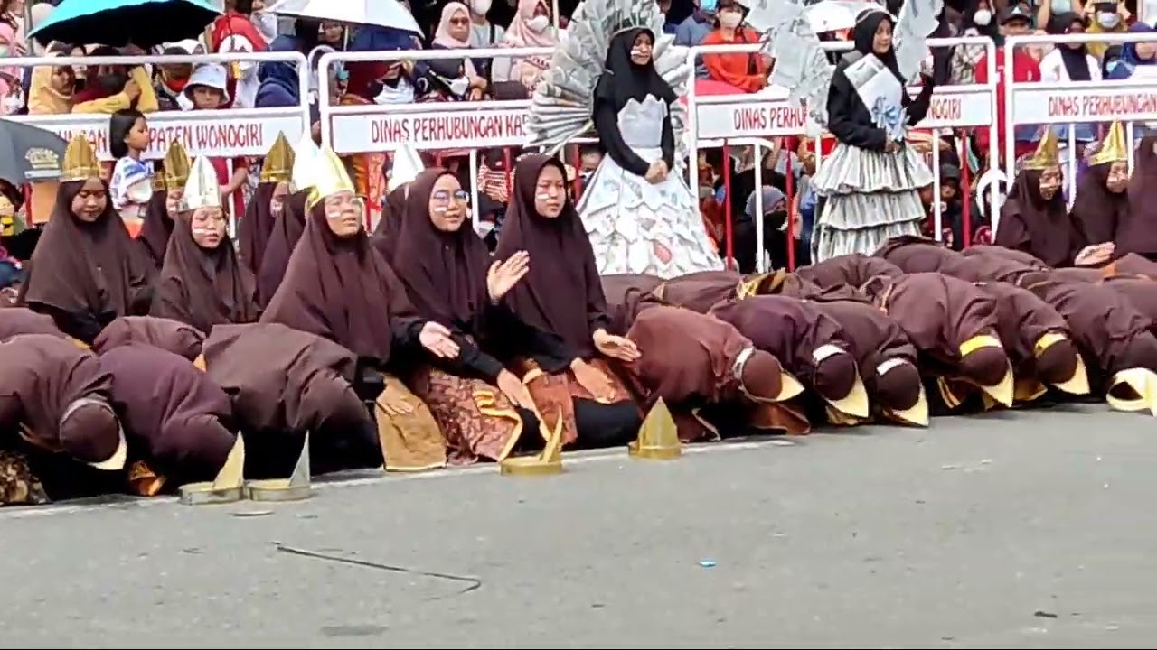 Tari Saman SMA IT Al Huda Wonogiri Memukau para Penonton Pawai Kebangsaan Th 2022#1