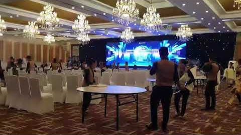 Setup nhanh hội nghị thành tiệc cưới quá đỉnh
