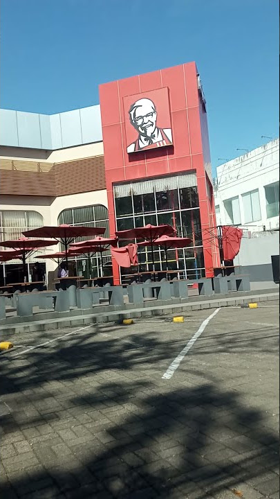 story wa suasana sepi di KFC Ratulangi Makassar akibat pandemi