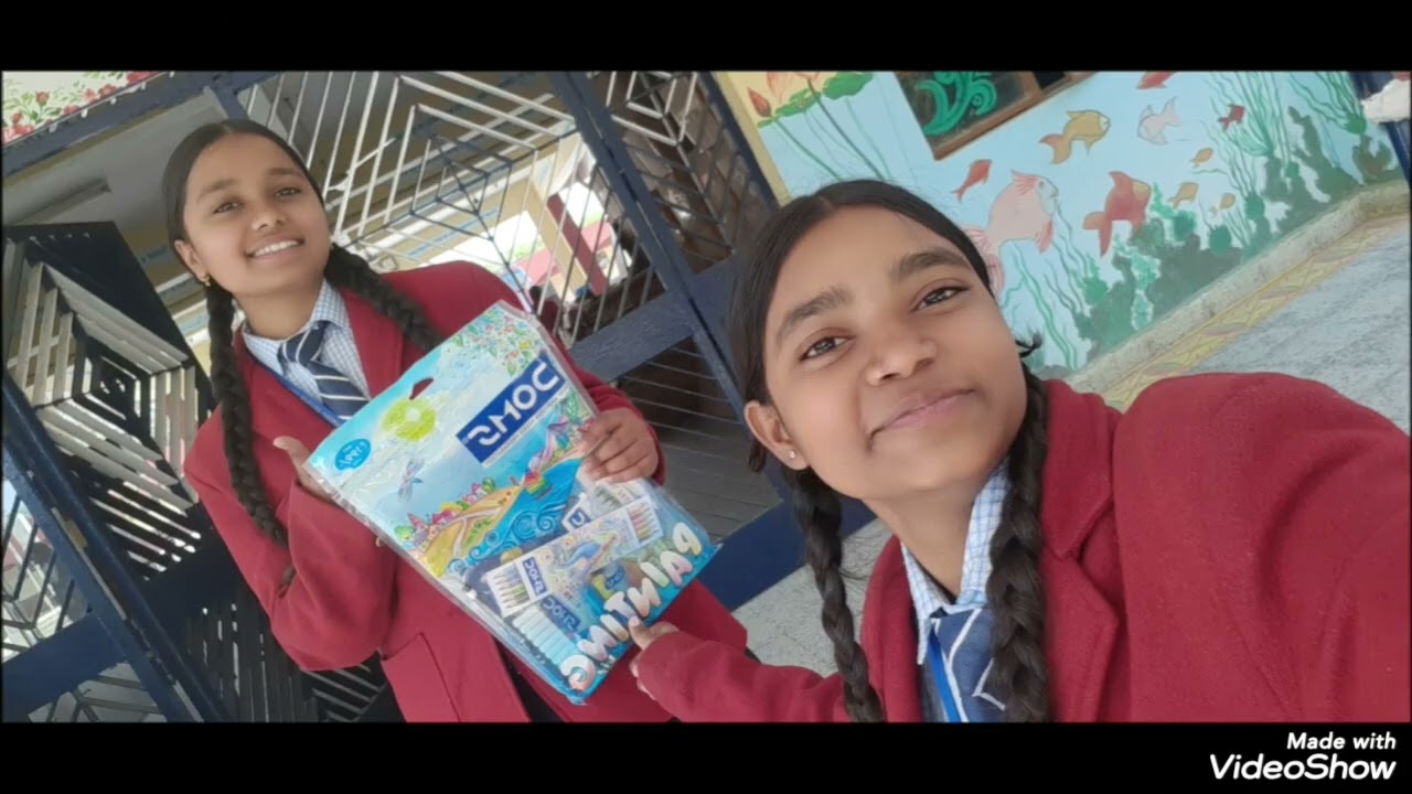 संगीत में गायन,वादन, नृत्य, एवं  बैंड के विद्यार्थियों को उपप्राचार्यl द्वारा पुरस्कार वितरित किए गए