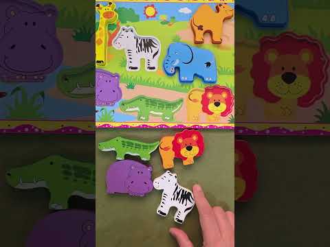 في منزل أنثى السنجاب تعليم حيوانات الغابة بقطع بازل خشبية