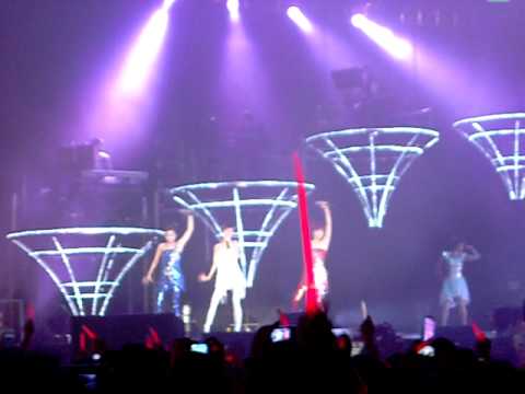 S.H.E. is the one 爱而为一 （新加坡场）Part 一
