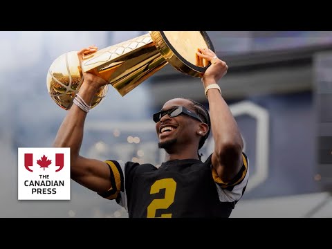 Hamilton Gives Shai Gilgeous Alexander Key To City