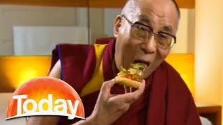 Dalai Lama starts eating pizza during interview