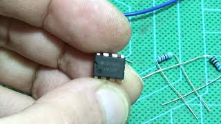 Operational amplifier LED flasher