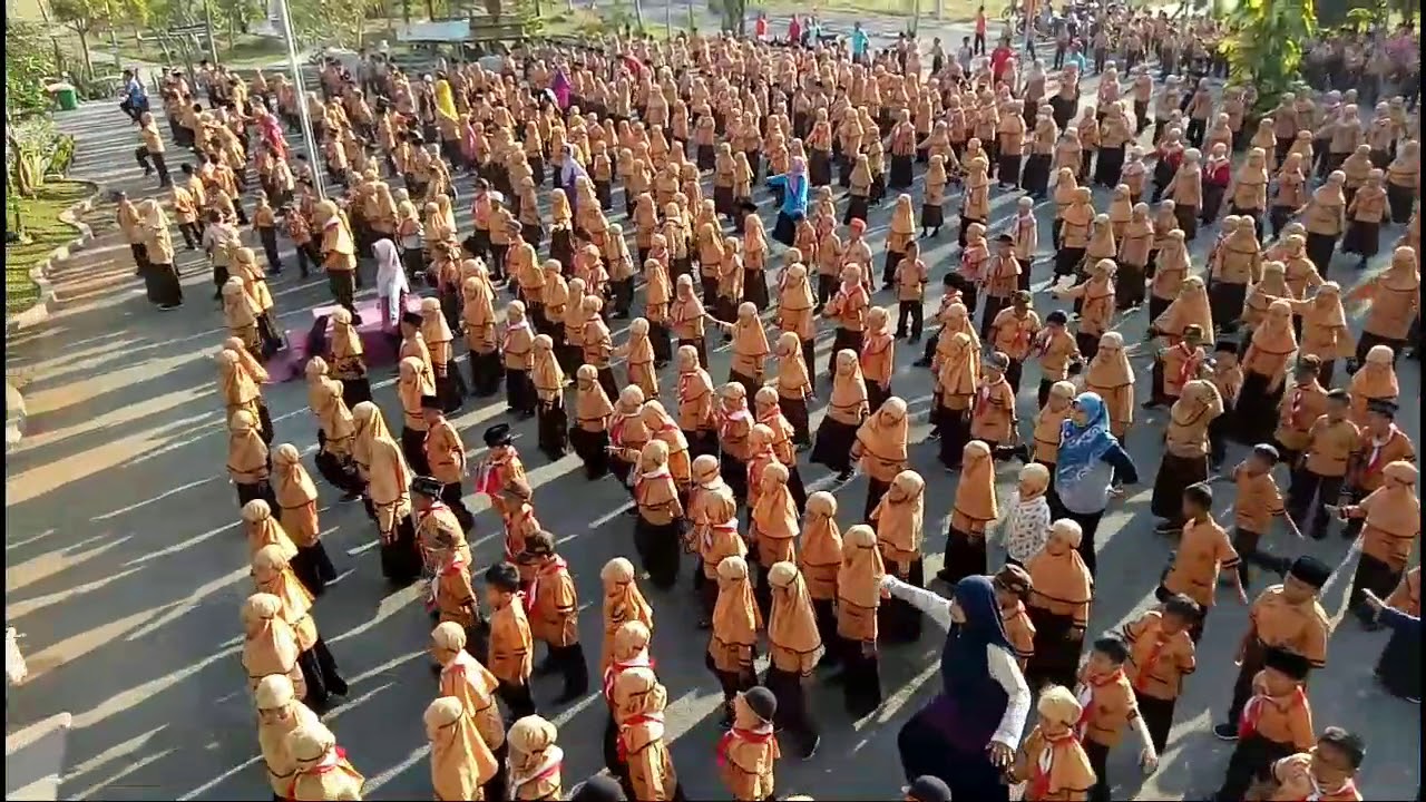 JUMAT CERIA MIUS SENAM 1821 - YouTube