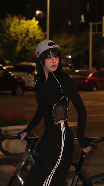 https://vt.tiktok.com/ZSUrLaBB1/ #chinesegirl