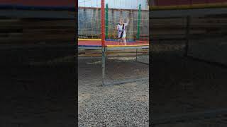 Brincado Na Cama Elástica