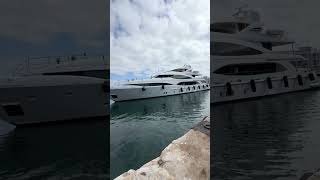 Q95,  leaving Ocean Village Marina