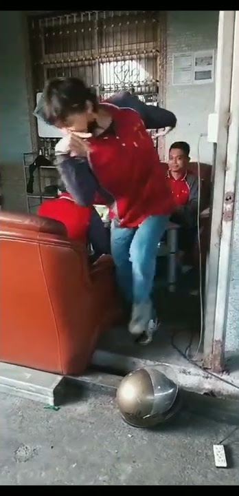 Lucu bikin ngakak ! Cowok cool ketika pulang kerja #Shorts
