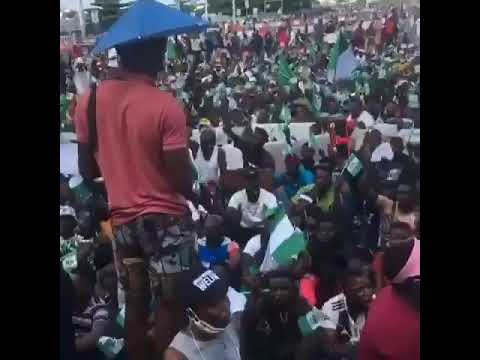 #ENDSARS Protesters defy Lagos State 4pm Curefew