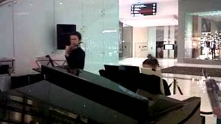 Classical music at Paris Gallery Dubai Mall