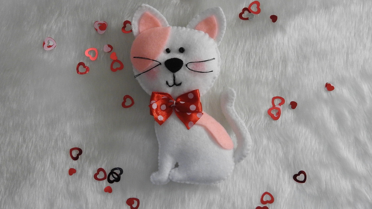 MINI GATITO EN FIELTRO DETALLES PARA FEBRERO