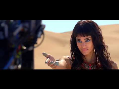 THE MUMMY On Set Makeup With M A C Sofia Boutella 0