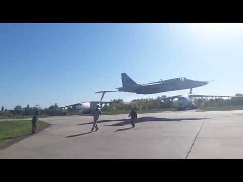 Ukrainian fighter jet extra low pass