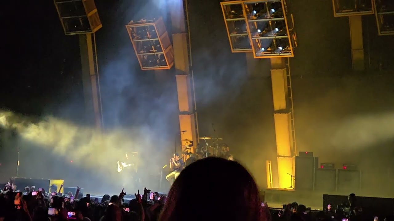 Today I saw The Whole World (Acoustic) PIERCE THE VEIL I Cant Hear You World Tour Charlotte NC 4K60