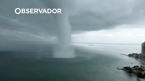 Como é o ciclone no mar?
