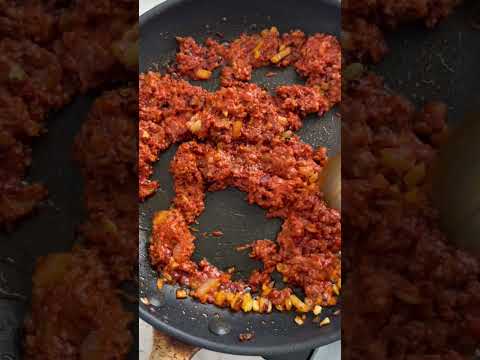 Video: Moet je chorizo koken voordat je gaat eten?