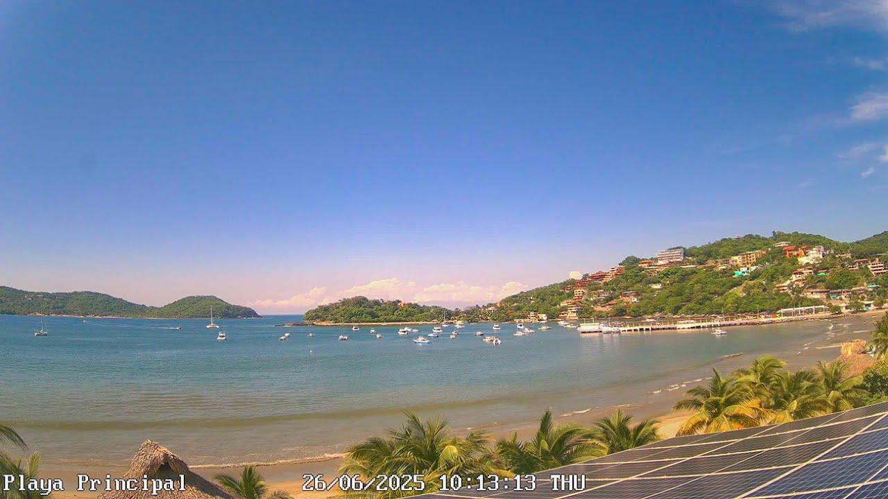 Zihuatanejo - Playa Principal Live — Zihuatanejo, Guerrero live camera thumbnail