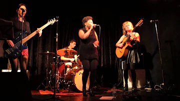 Natalia Freibrun - Luana Barreto - Bárbara Ramírez Araujo (Madalena) Ivan Lins