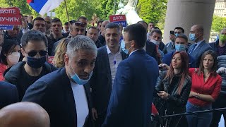 Sukob Boška Obradovića i Čedomira Jovanovića ispred Skupštine Srbije