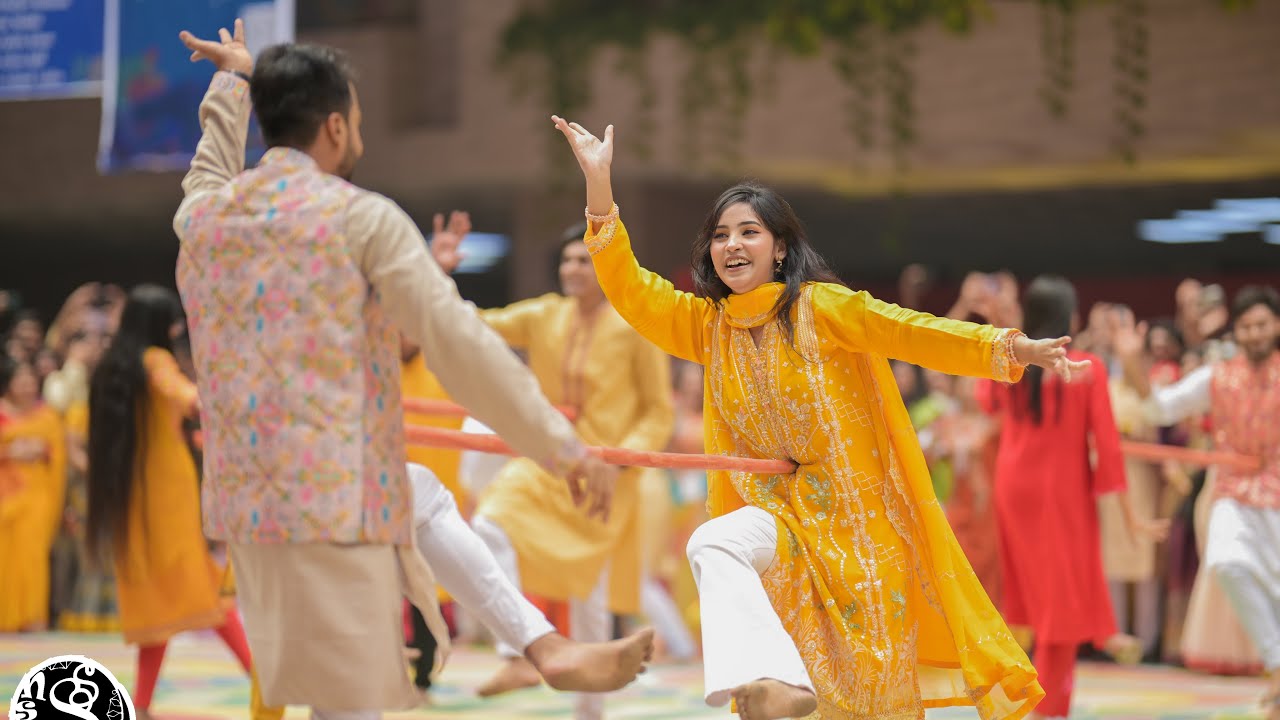 Mokor Porobe Modna Chora      Arpita  Arpan Chakraborty  Folk x Bihu Dance  Flash Mob