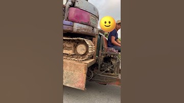 A lái xe hú hồn chở máy xúc ra đường bị phạt #mayxuc #excavator #excavatortruck
