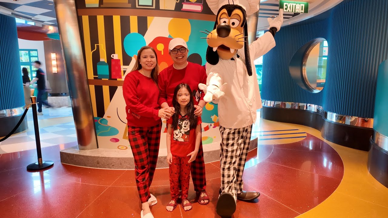 Breakfast at Disney Hollywood Hotel Ink and Plate Restaurant 🍽️❤️👨‍👩‍👧