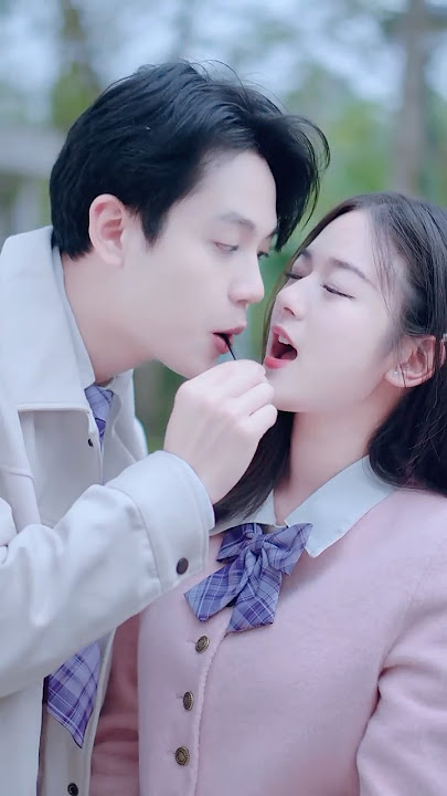 She Can’t Resist… A Bite of Pure Happiness!🍭😆#linhchihihi #messyclassroom #schoolcrush #schooldrama