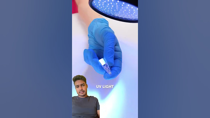 A manicure with a built-in credit card💅💳