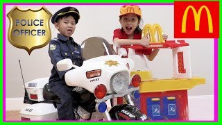 Pretend Play Police at McDonalds for free Toys Pretend Play Police at McDonalds for free Toys