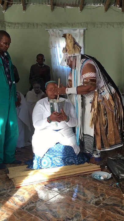 UMamSukwini ephehl' ibhekile yakwa Goqolo yakwa Thanana