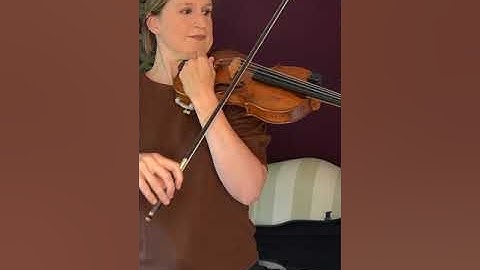 How to TUNE a VIOLIN as a Beginner Violinist with the finetuners and pegs #shorts