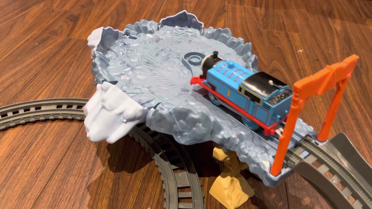 Thomas & Friends Track Master Close Call Cliff Set